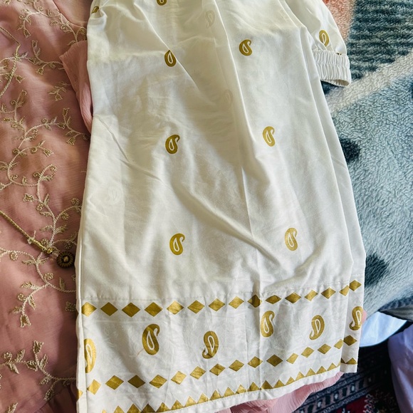 Pink Embroidered three piece Pakistani outfit - Picture 4 of 4